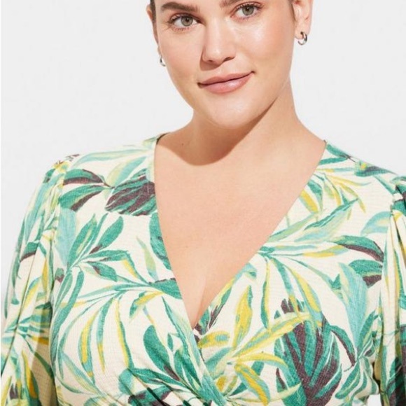 TORRID Floral Green Wrap Top 5X - Picture 5 of 7